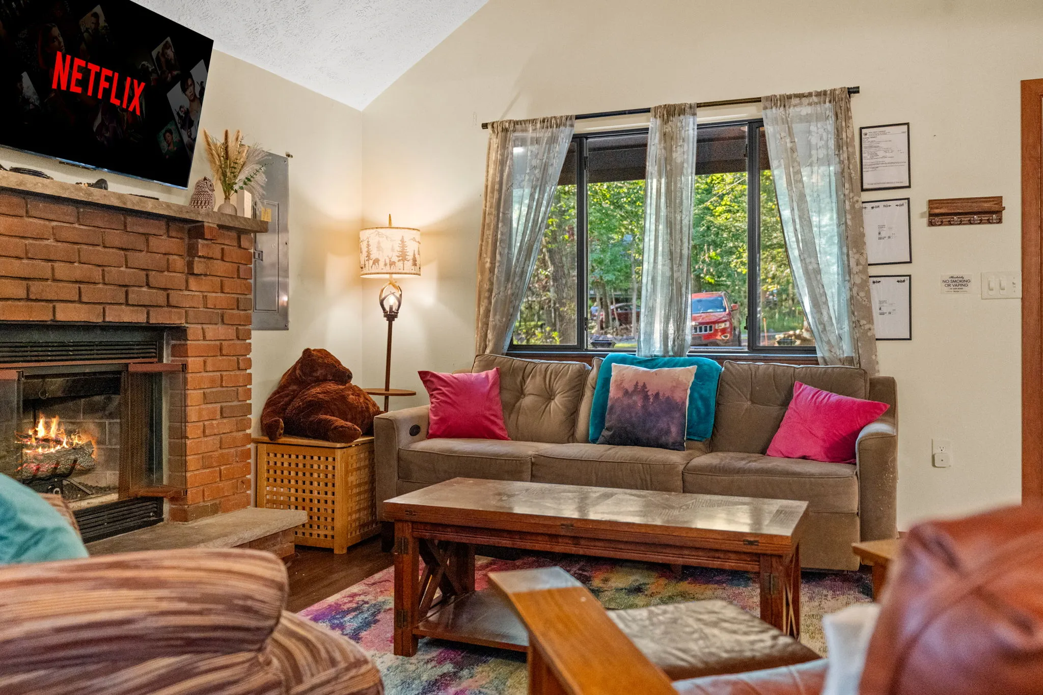 Living and dining area, 9 of 17