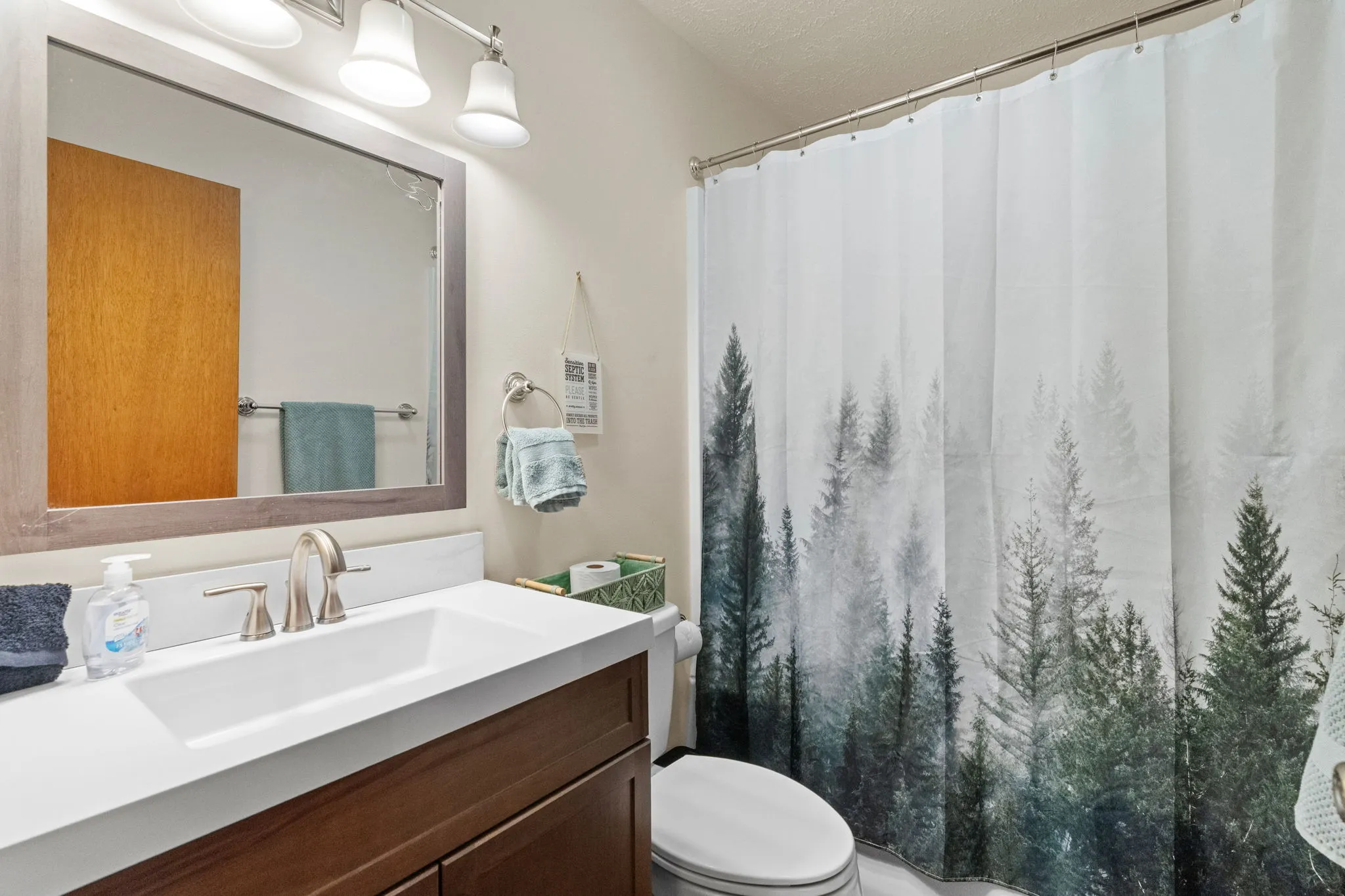 Bathroom, 5 of 6