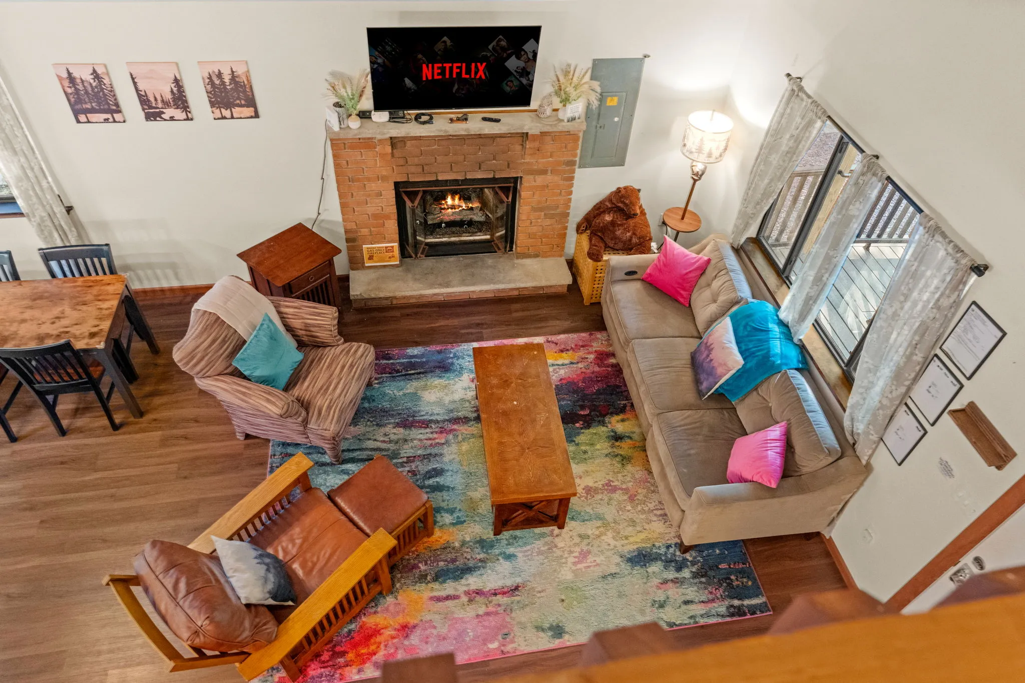 Living and dining area, 16 of 17